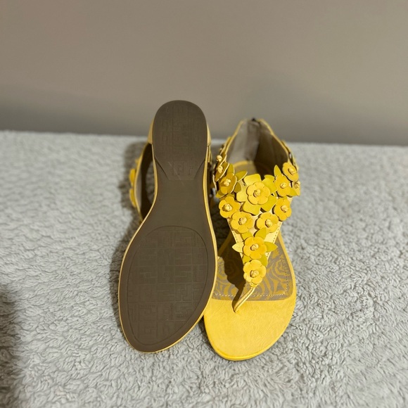KENNETH COLE REACTION - Lemon Shine Through Sandal - NWOT - Picture 7 of 8